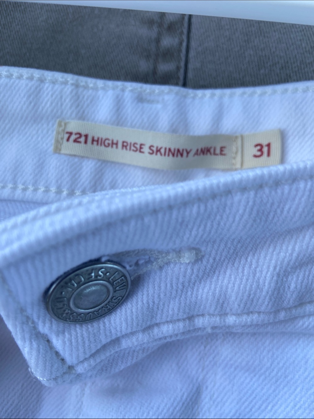 Levi Strauss White Women's Distressed uSkinny Jeans - Brand - Picture 4 of 6